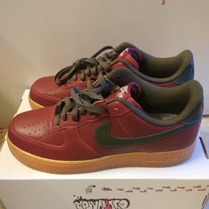 Nike Air Force 1 Low '07 LV8 Burgundy size 11.5